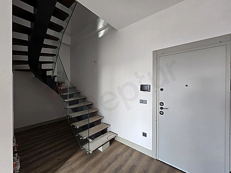 Ataşehir'de satılık dubleks daire giriş fotoğrafı.