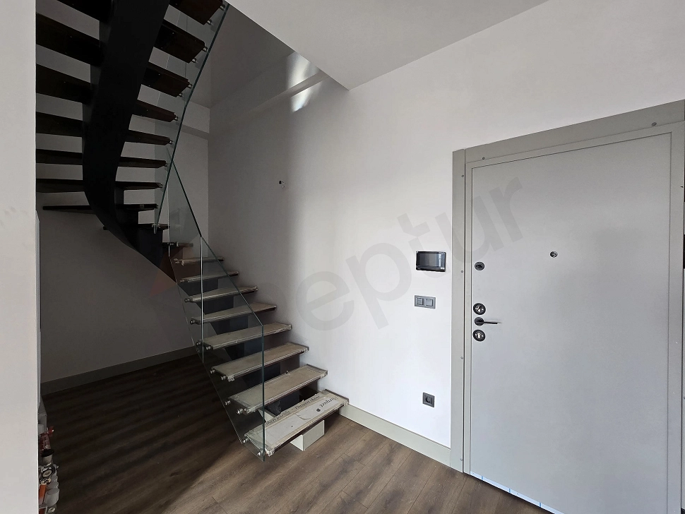 Ataşehir'de satılık dubleks daire giriş fotoğrafı.