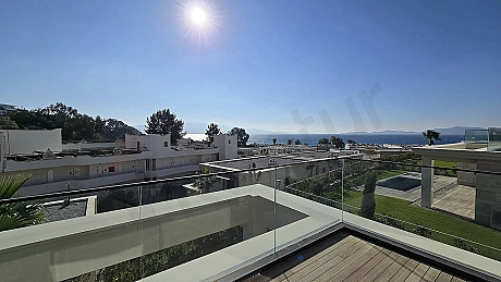 Bodrum Turgutreis’te Denize Sıfır 2+1 Rezidans: 52 m² Teras ve Kesintisiz Ada Manzarası