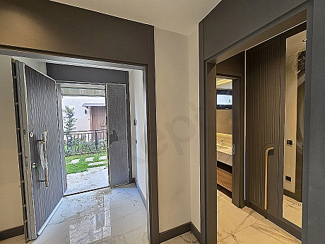 Başakşehir'de satılık villa giriş kapısı