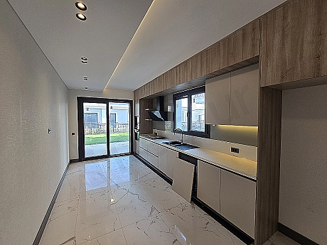 Başakşehir'de modern bir mutfak görüntüsü.