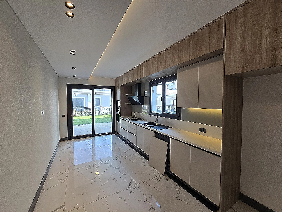 Başakşehir'de modern bir mutfak görüntüsü.