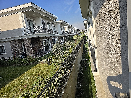 Başakşehir'de satılık villa bahçe görseli.