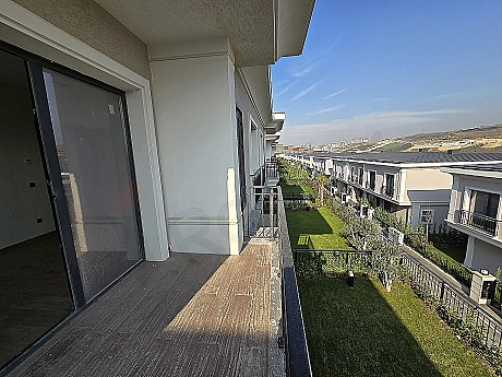 İstanbul Başakşehir'de satılık villa manzara fotoğrafı.