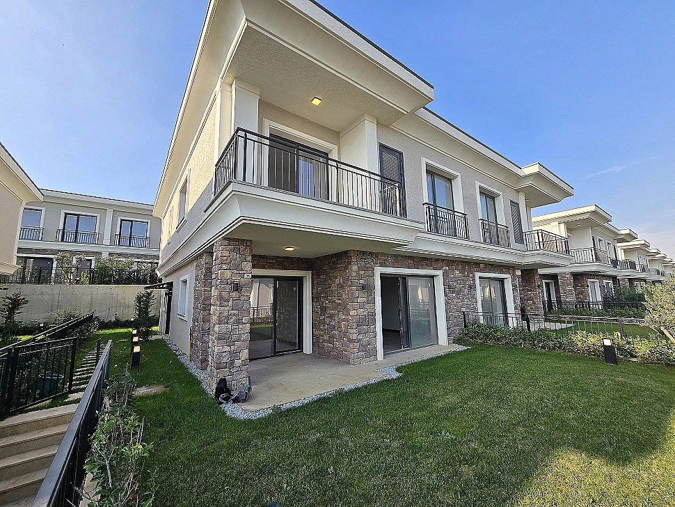 Başakşehir'de satılık villa dış cephe görseli.