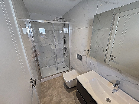 Modern banyo iç mekanı
