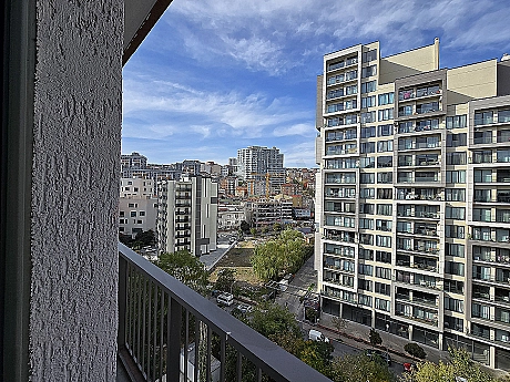 İstanbul Kağıthane'de şehir manzaralı daire görüntüsü.