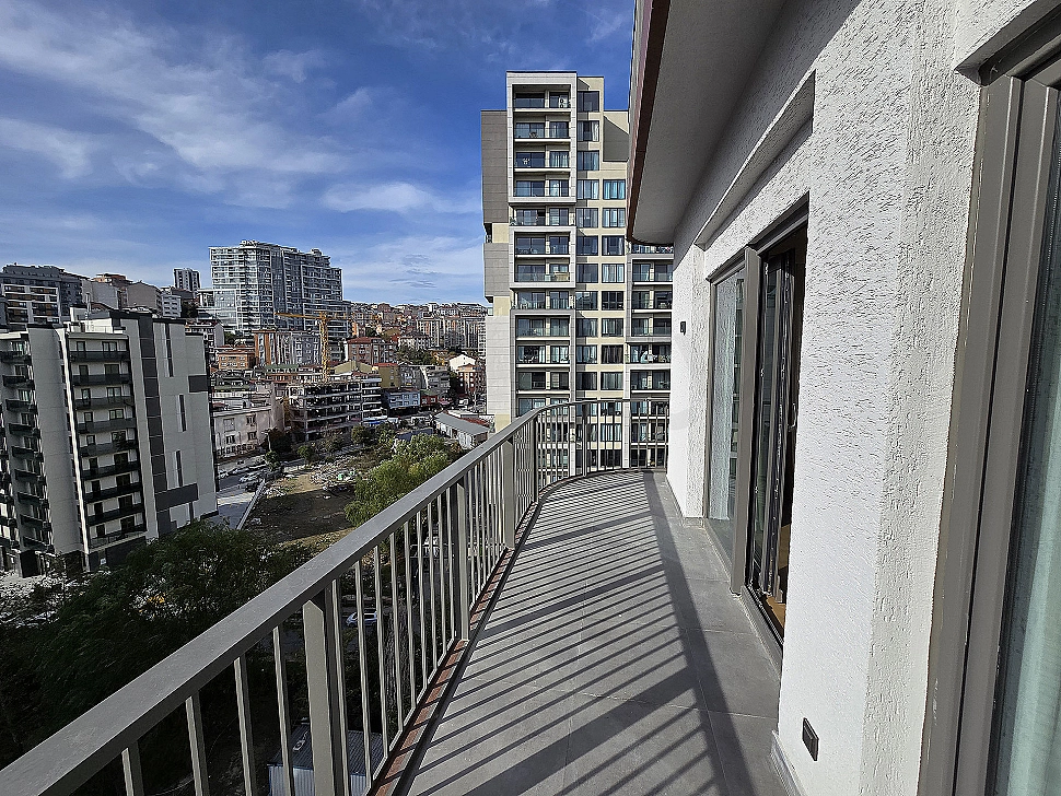 İstanbul Kağıthane'de bulunan dairenin balkon görseli.