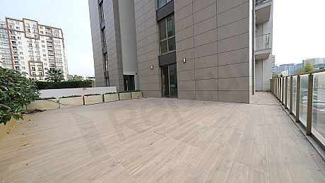 Topkapı'da Emsalsiz 3+1: Daire Büyüklüğünde (63 m²) Teraslı ve 183 m² Net