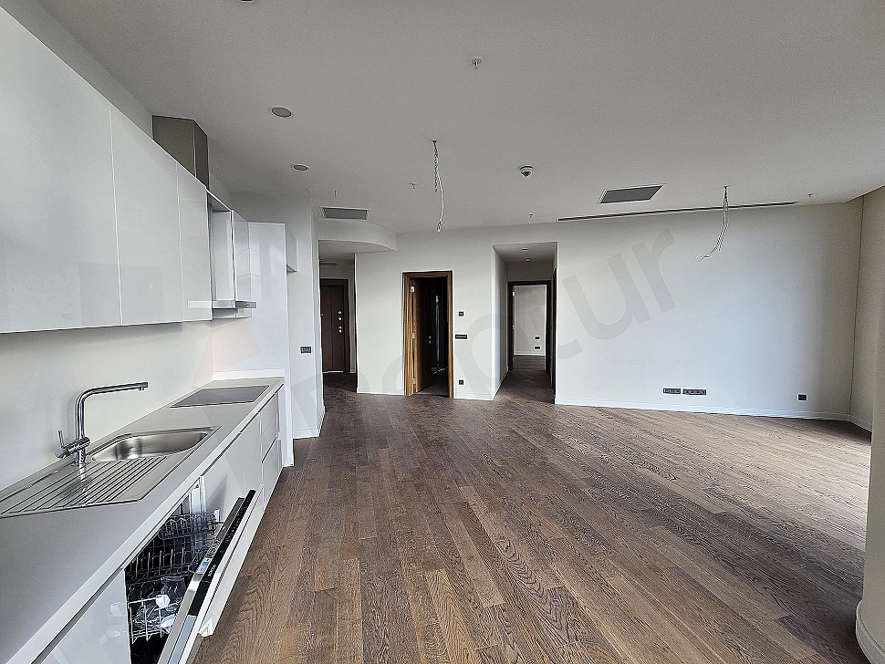 Modern tasarımlı, aydınlık ve geniş oturma odası