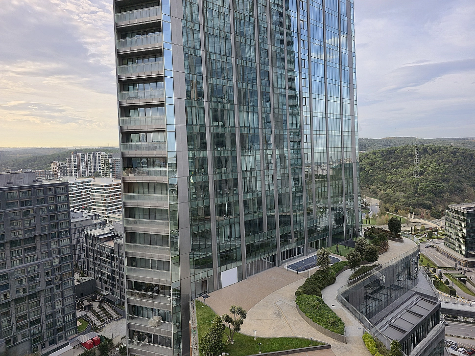 Sarıyer İstanbul'da şehir manzaralı 2+1 satılık daire fotoğrafı.
