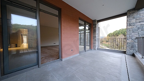 Geniş balkon görseli.