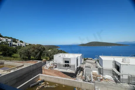 Bodrum kıyı şeridinde geniş açılı panoramik deniz ve sahil manzarası.