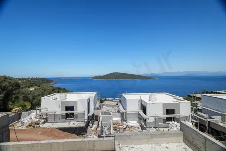 Türkbükü Hebil Koyu’nda Kesintisiz Deniz Manzaralı Özel İskeleli ve Havuzlu Satılık Müstakil Villa