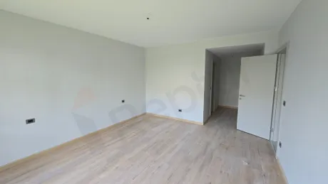 Beylikdüzü'nde Bol Doğal Işıklı, 3 Banyolu ve Geniş Teraslı 2+1 Dubleks