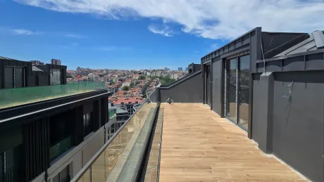 Panoramik Teraslı ve 3 Ebeveyn Banyolu Beşiktaş'ta Satılık 3+1 Çatı Dubleksi