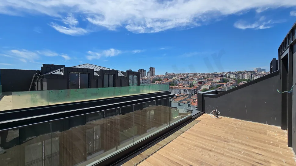 Panoramik Teraslı ve 3 Ebeveyn Banyolu Beşiktaş'ta Satılık 3+1 Çatı Dubleksi