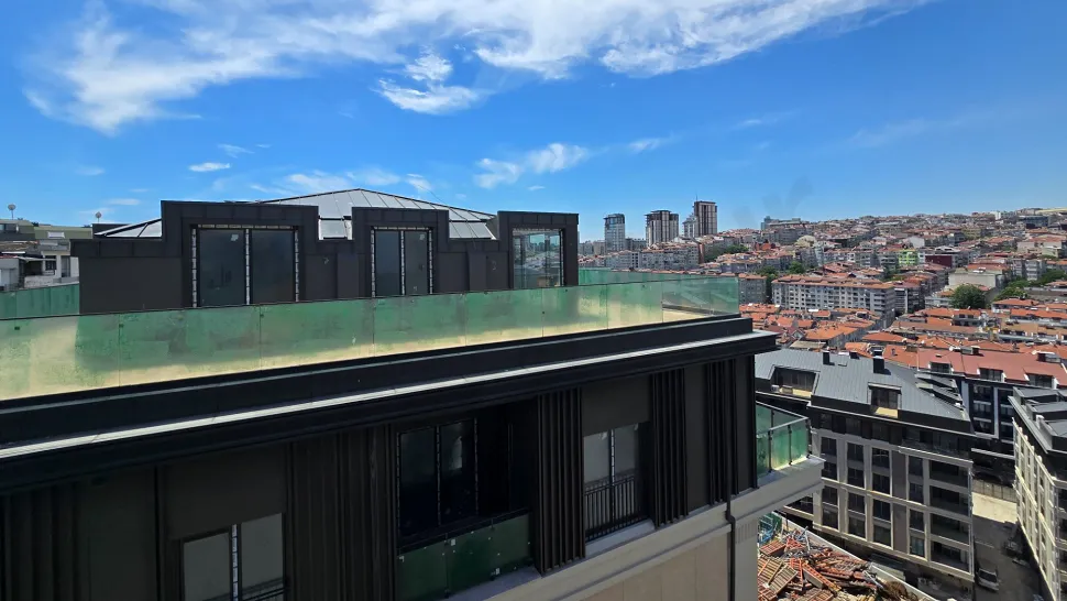 Panoramik Teraslı ve 3 Ebeveyn Banyolu Beşiktaş'ta Satılık 3+1 Çatı Dubleksi