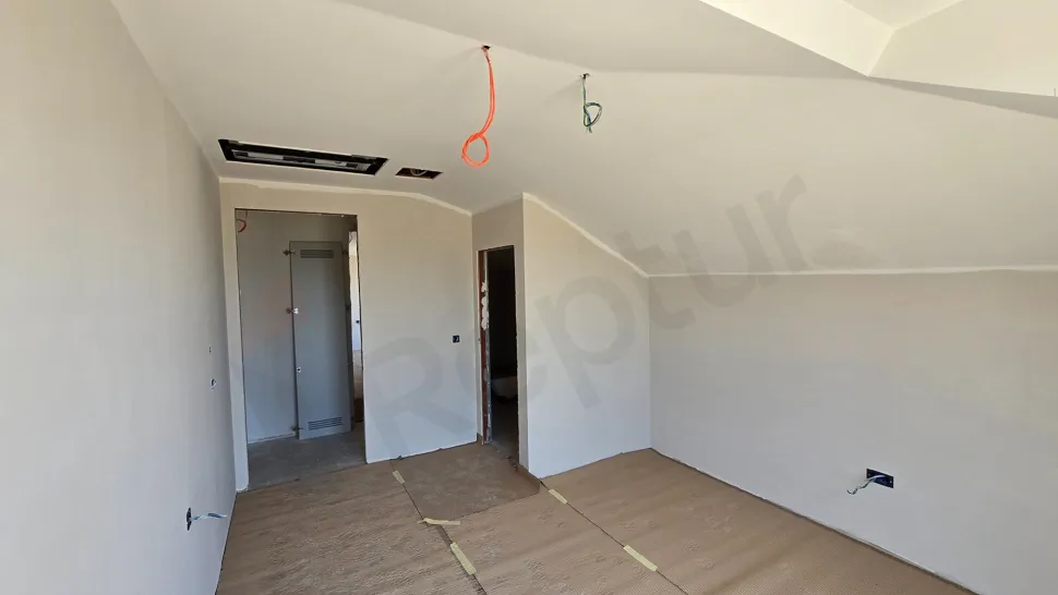 Panoramik Teraslı ve 3 Ebeveyn Banyolu Beşiktaş'ta Satılık 3+1 Çatı Dubleksi