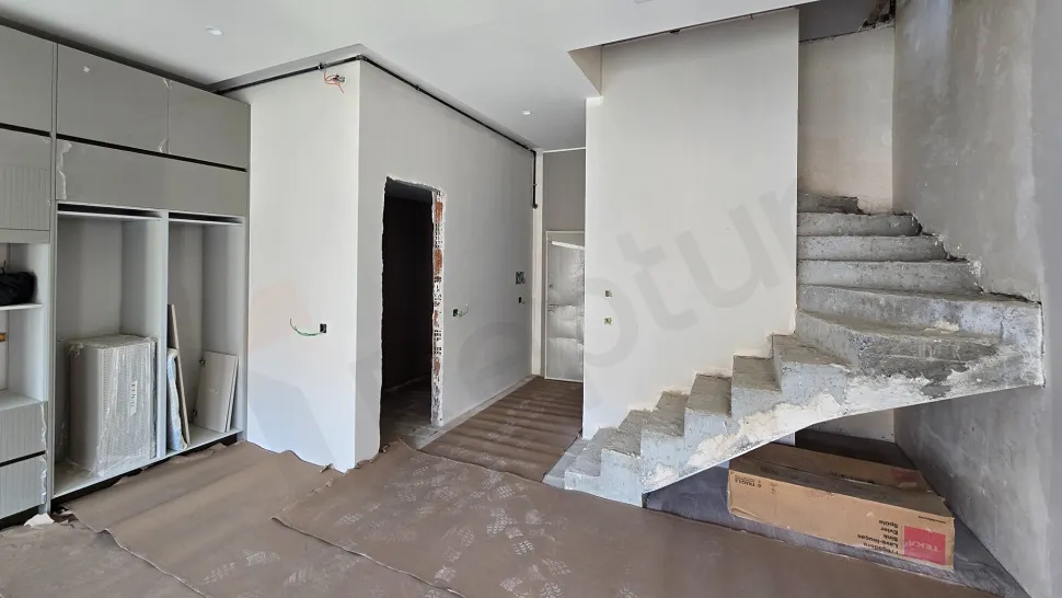 Panoramik Teraslı ve 3 Ebeveyn Banyolu Beşiktaş'ta Satılık 3+1 Çatı Dubleksi