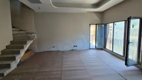 Panoramik Teraslı ve 3 Ebeveyn Banyolu Beşiktaş'ta Satılık 3+1 Çatı Dubleksi