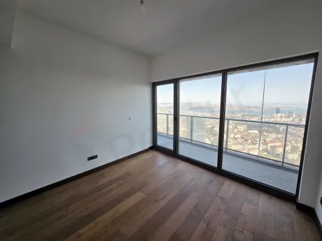 Şişli'deki lüks bir rezidans dairesinin geniş ve aydınlık yatak odası görünümü