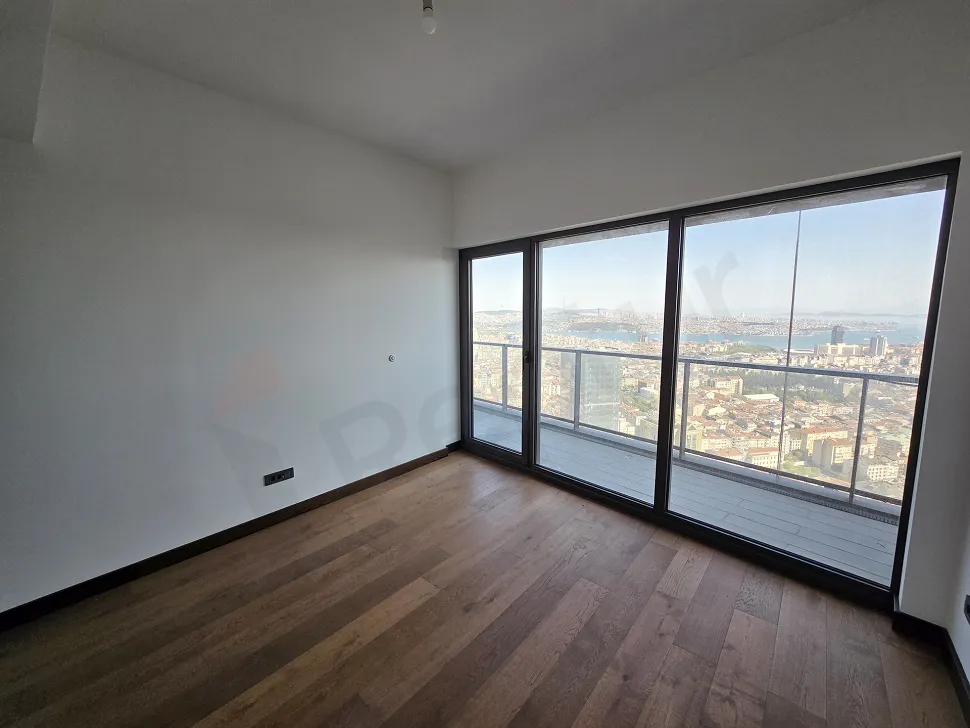 Şişli'deki lüks bir rezidans dairesinin geniş ve aydınlık yatak odası görünümü