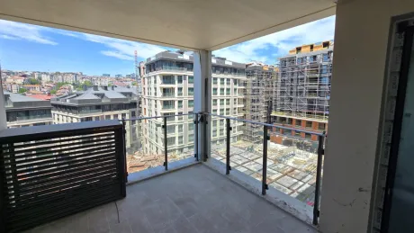 Elit Lokasyonda Geniş Balkonlu ve Kapalı Mutfaklı Satılık 4+1 Daire