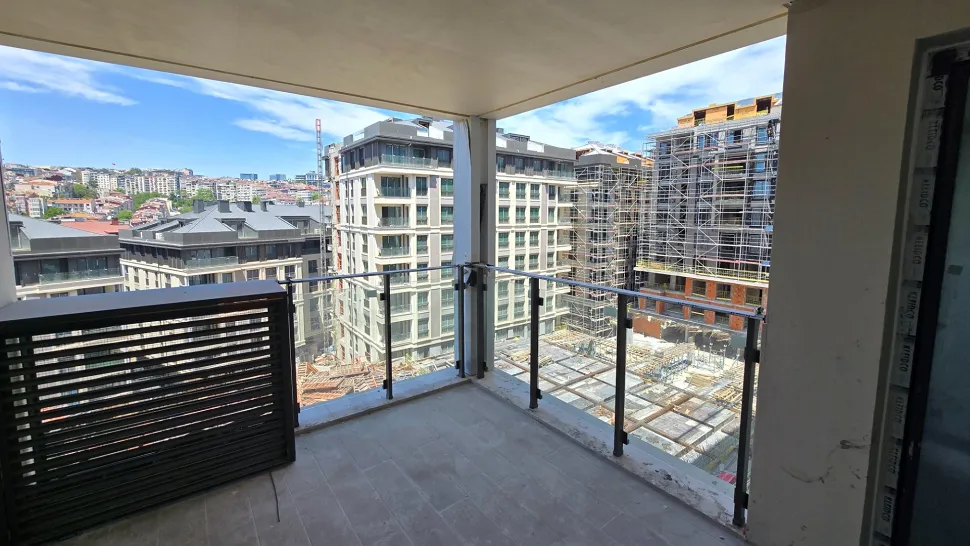 Elit Lokasyonda Geniş Balkonlu ve Kapalı Mutfaklı Satılık 4+1 Daire