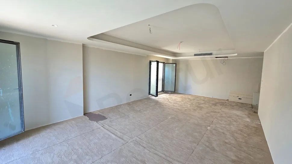 Elit Lokasyonda Geniş Balkonlu ve Kapalı Mutfaklı Satılık 4+1 Daire