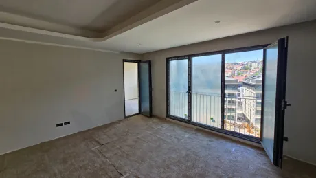 Elit Lokasyonda Geniş Balkonlu ve Kapalı Mutfaklı Satılık 4+1 Daire
