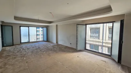 Elit Lokasyonda Geniş Balkonlu ve Kapalı Mutfaklı Satılık 4+1 Daire