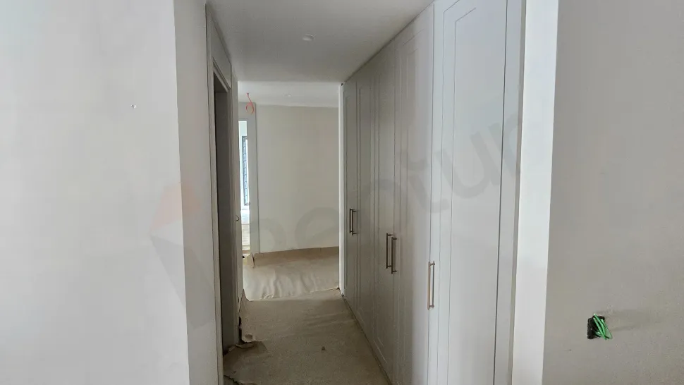 Elit Lokasyonda Geniş Balkonlu ve Kapalı Mutfaklı Satılık 4+1 Daire