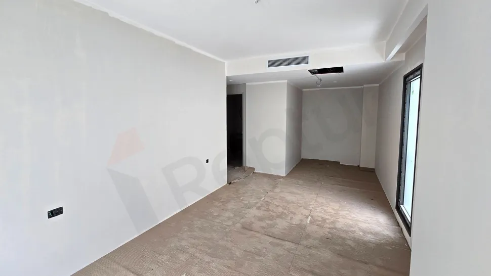 Elit Lokasyonda Geniş Balkonlu ve Kapalı Mutfaklı Satılık 4+1 Daire
