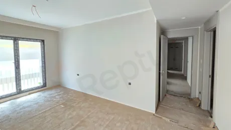 Elit Lokasyonda Geniş Balkonlu ve Kapalı Mutfaklı Satılık 4+1 Daire