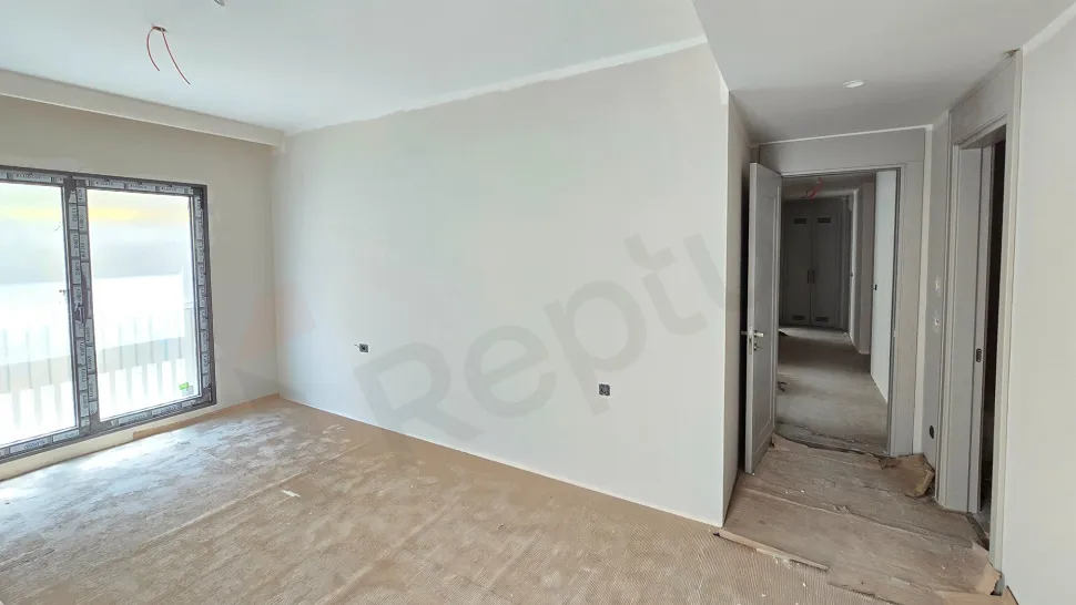 Elit Lokasyonda Geniş Balkonlu ve Kapalı Mutfaklı Satılık 4+1 Daire
