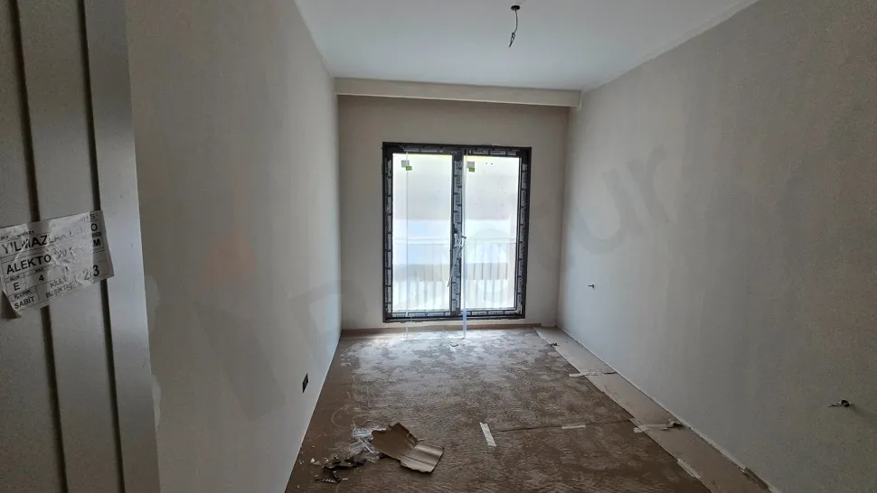 Elit Lokasyonda Geniş Balkonlu ve Kapalı Mutfaklı Satılık 4+1 Daire