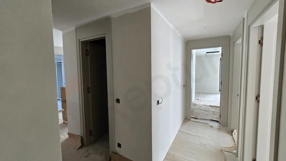 Elit Lokasyonda Geniş Balkonlu ve Kapalı Mutfaklı Satılık 4+1 Daire