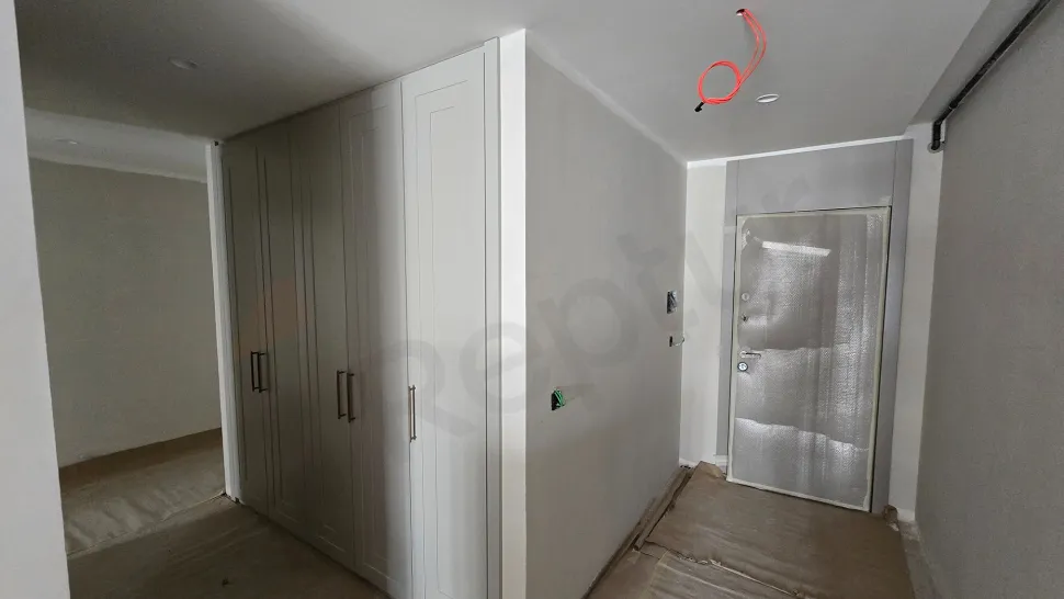 Elit Lokasyonda Geniş Balkonlu ve Kapalı Mutfaklı Satılık 4+1 Daire