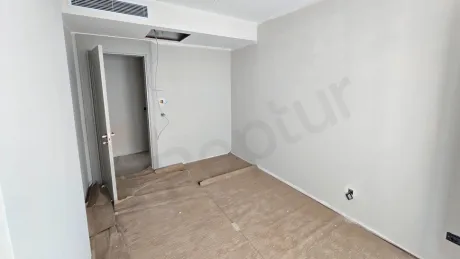 Elit Lokasyonda Geniş Balkonlu ve Kapalı Mutfaklı Satılık 4+1 Daire