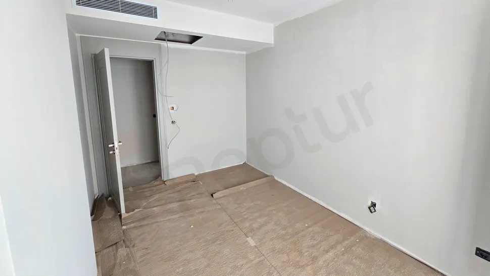 Elit Lokasyonda Geniş Balkonlu ve Kapalı Mutfaklı Satılık 4+1 Daire