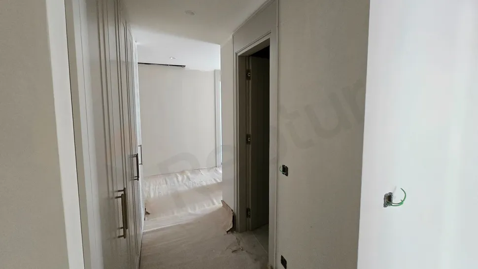 Elit Lokasyonda Geniş Balkonlu ve Kapalı Mutfaklı Satılık 4+1 Daire
