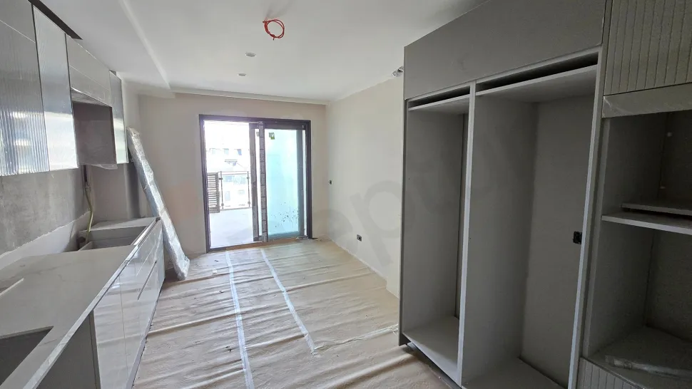 Elit Lokasyonda Geniş Balkonlu ve Kapalı Mutfaklı Satılık 4+1 Daire