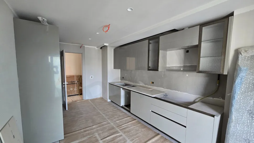 Elit Lokasyonda Geniş Balkonlu ve Kapalı Mutfaklı Satılık 4+1 Daire