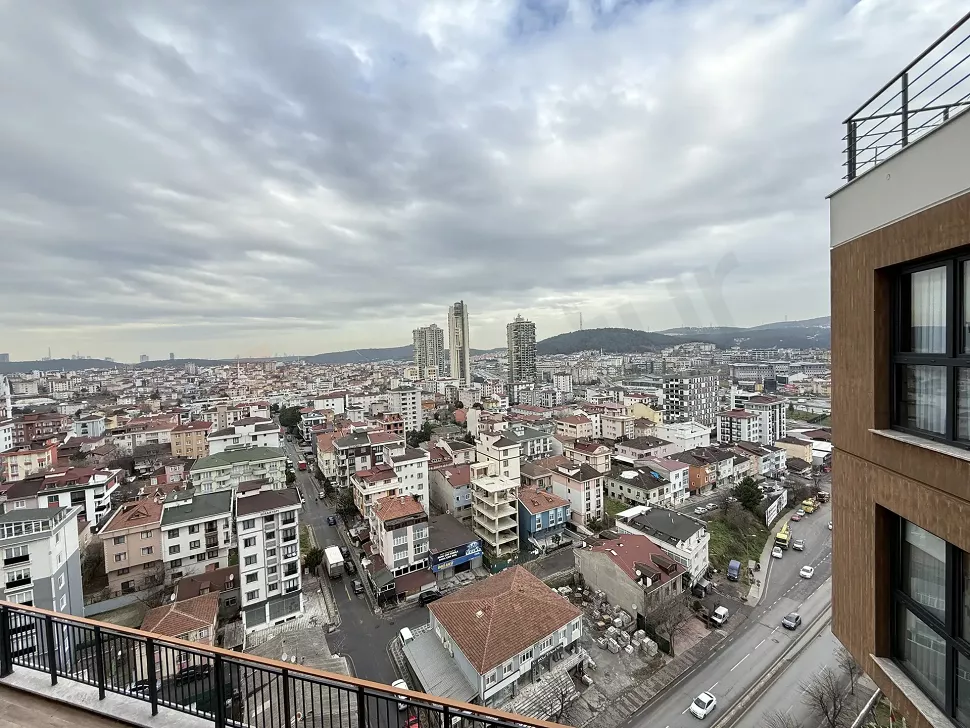 İstanbul Çekmeköy'de yer alan bir daireden görünen geniş orman ve şehir manzarası.