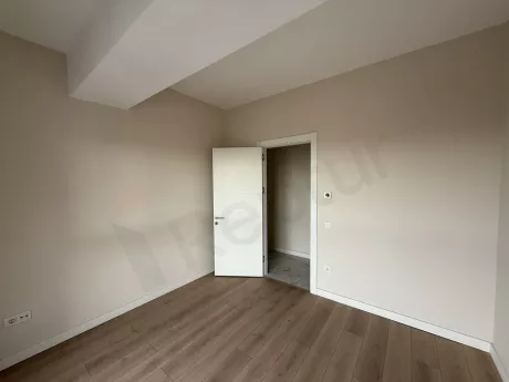 İstanbul Çekmeköy'deki modern 3+1 dairenin aydınlık ve ferah yatak odası alanı.