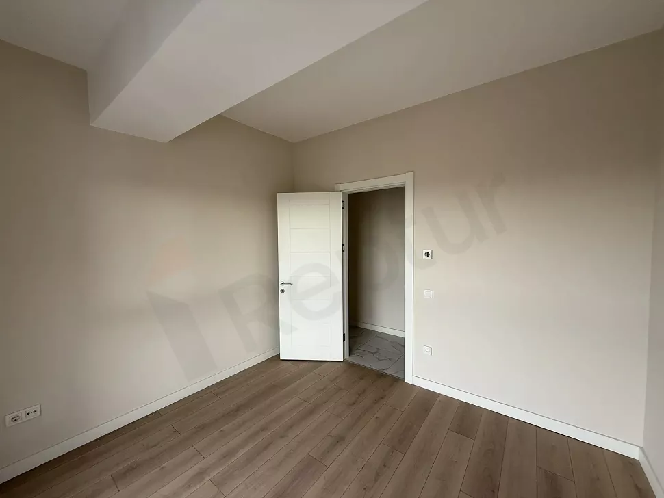 İstanbul Çekmeköy'deki modern 3+1 dairenin aydınlık ve ferah yatak odası alanı.