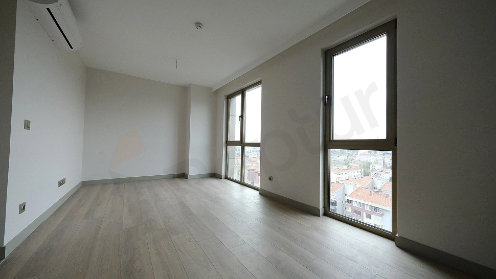Aydınlık ve modern oturma odası.