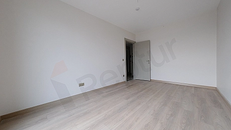 Şık ve modern yatak odası görseli.