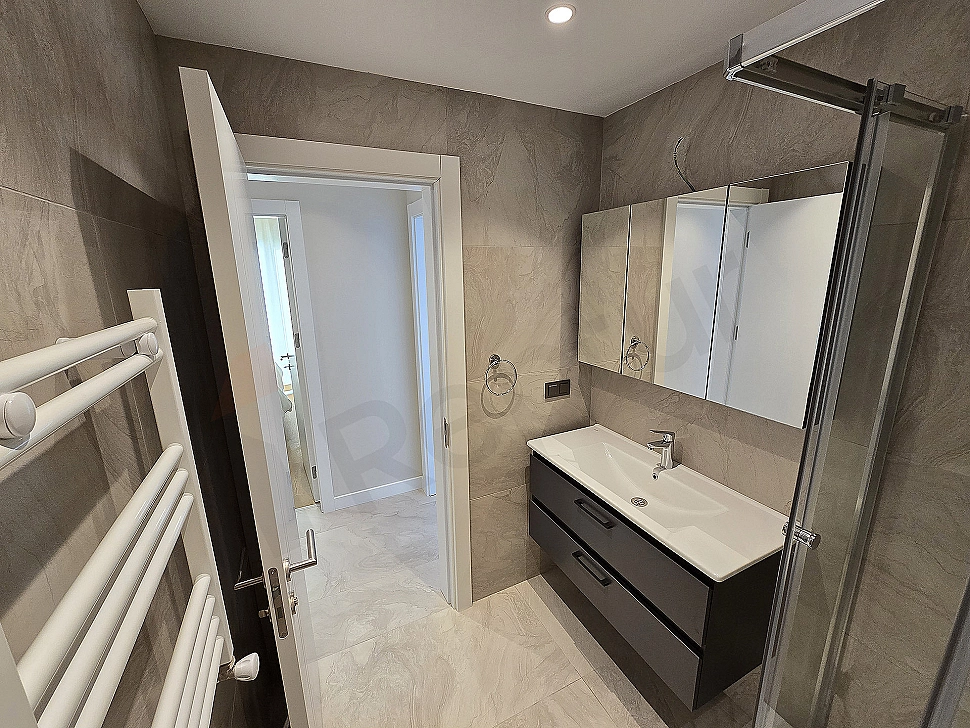 Eşyalı banyo görseli.